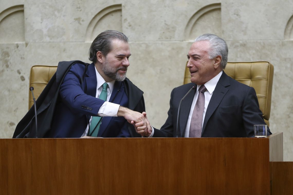 Fabio Rodrigues Pozzebom/Agência Brasil O presidente do STF, ministro Dias Toffoli, e o presidente Michel Temer participam de sessão solene no Supremo Tribunal Federal (STF) em comemoração aos 30 anos da Constituição brasileira.