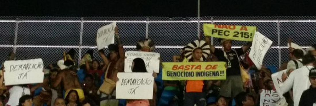 protesto contra a pec 215