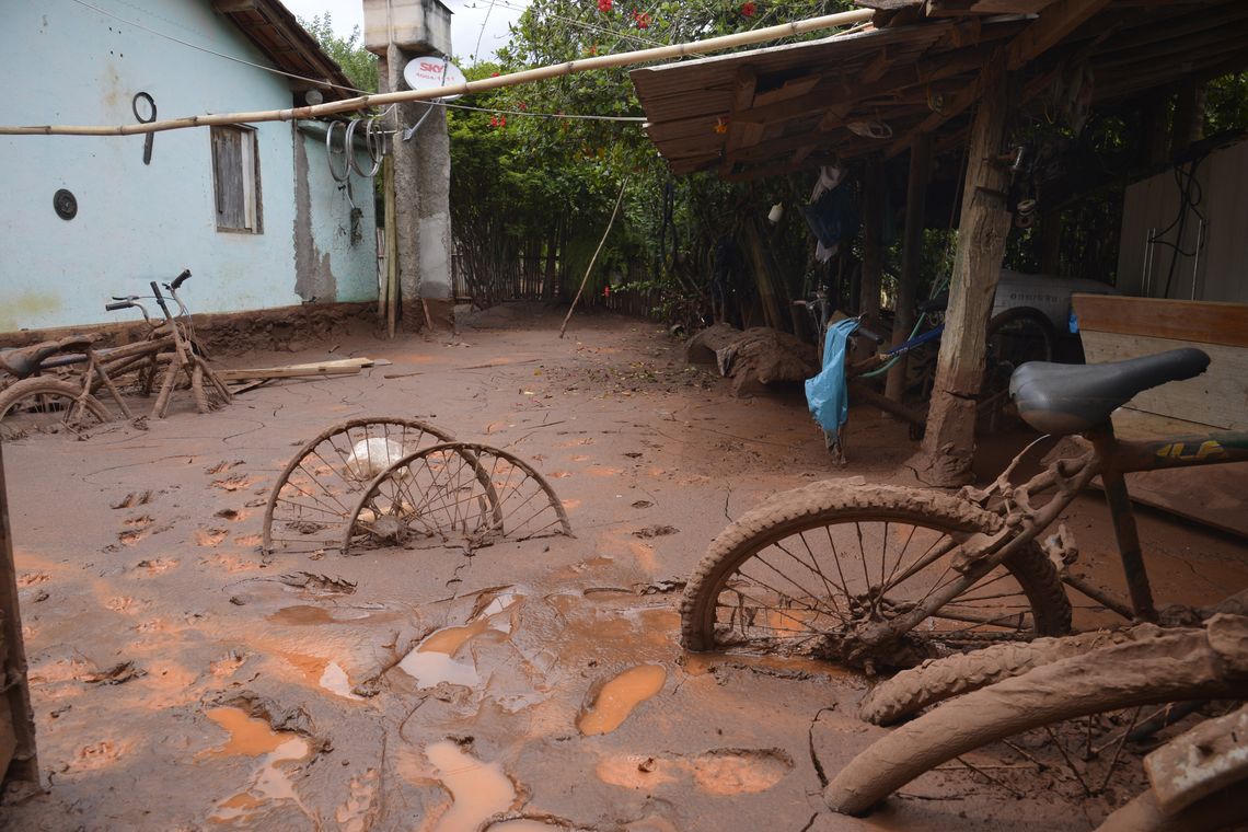 Antonio Cruz/ Agência Brasil Barra Longa(MG) - A cidade de Barra Longa/MG, atingida pela enxurrada de lama tóxica proveniente do rompimento da barrragem tenta se recuperar dos transtornos causados pelo incidente (Antonio Cruz/Agência Brasil)