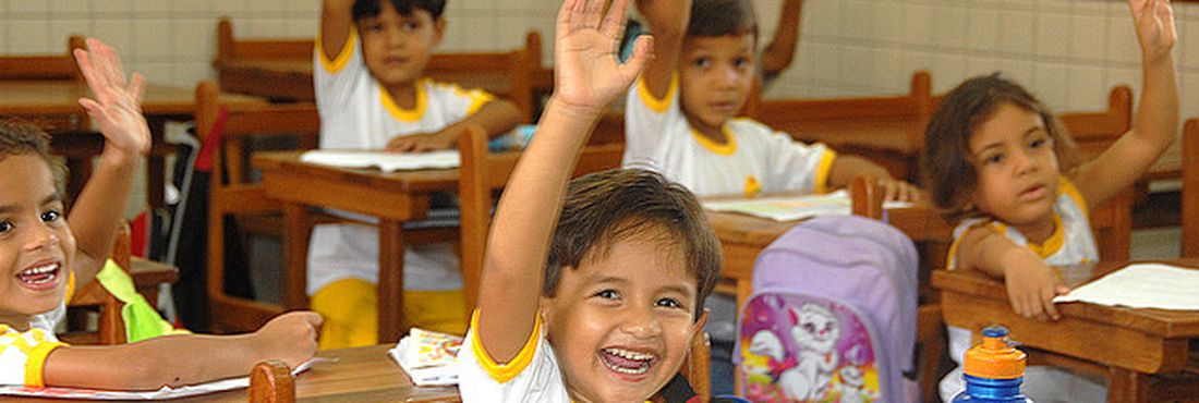 Crianças participam de aula em escola municipal Todos os municípios têm metas a serem cumpridas até 2022, ano do bicentenário da Independência do Brasil