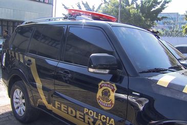 Veculos disfarados de viaturas da Polcia Federal, que foram utilizados no roubo de ouro no Aeroporto de Guarulhos.