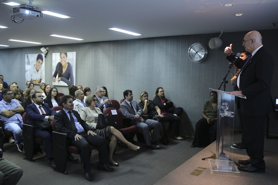 José Cruz/Agência Brasil O ministro da Cidadania, Osmar Terra, durante lançamento de vídeos que objetivam passar informações ao público com deficiência sobre seus direitos, parceira entre o CIEE e o Ministério da Cidadania