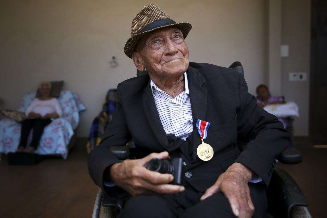Marcelo Camargo/Agência Brasil O fotógrafo Gervásio Batista, de 95 anos, é homenageado pela Associação Baiana de Imprensa (ABI) com a Medalha do Mérito Jornalístico.