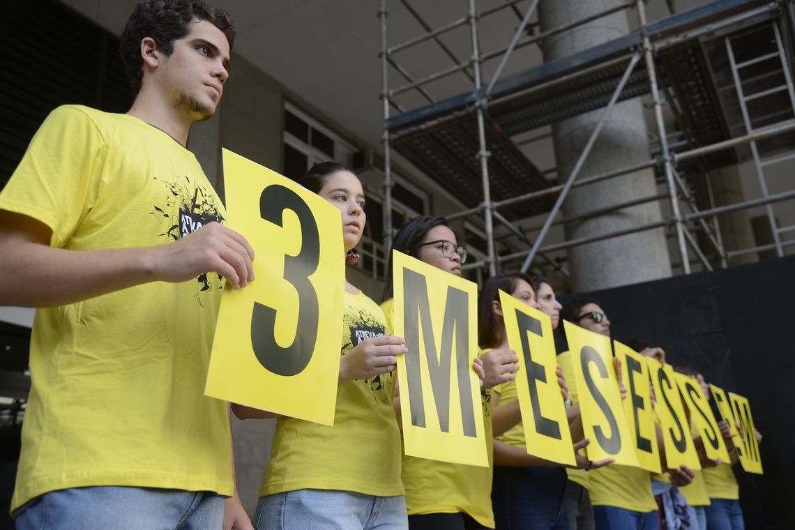Tânia Rêgo/Agência Brasil Anistia Internacional faz ato em frente ao Ministério Público Estadual pressionando pela resolução do assassinato da vereadora Marielle Franco e de seu motorista, Anderson Gomes. A morte da vereadora completa três meses amanhã (14).