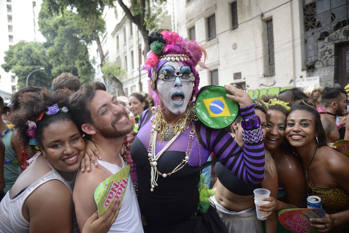 Fernando Frazão/Agência Brasil Rio de Janeiro - Bloco Banda das Quengas comemora 28 carnavais na Lapa (Fernando Frazão/Agência Brasil)