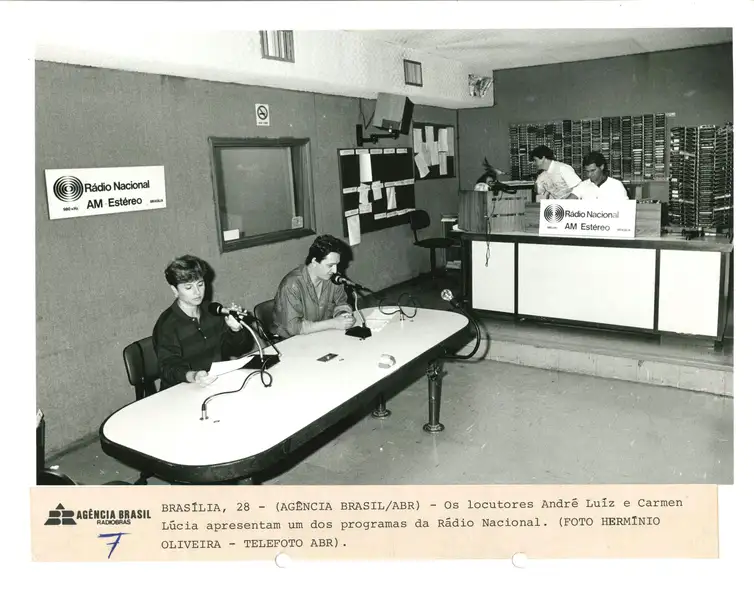 Hermínio Oliveira/Arquivo Agência Brasil Na década de 1970, a Rádio Nacional de Brasília foi incorporada à recém-criada Empresa Brasileira de Comunicação (Radiobrás)