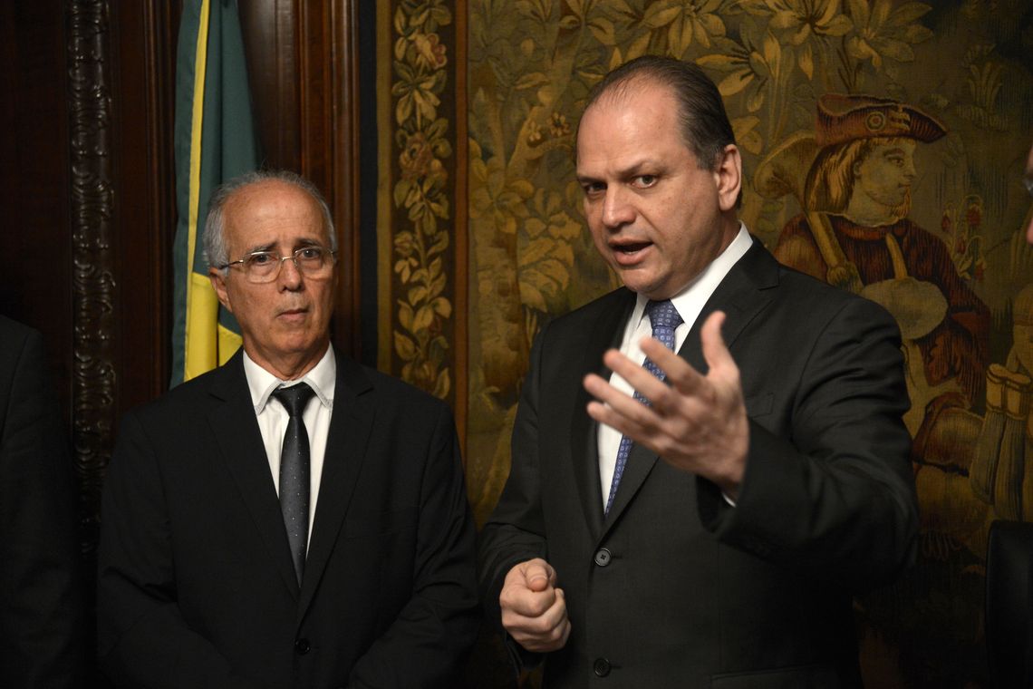 Tomaz Silva/Agência Brasil Rio de Janeiro - o presidente do Cremerj, Nelson Nahon (E) e ministro da Saúde, Ricardo Barros, durante encontro na Associação Comercial do Rio de Janeiro para discutir a situação da saúde no estado (Tomaz Silva/Agência Brasil)