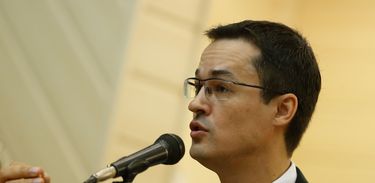 O procurador Deltan M. Dallagnol fala durante seminário da EMERJ, no Tribunal de Justiça, no centro do Rio.