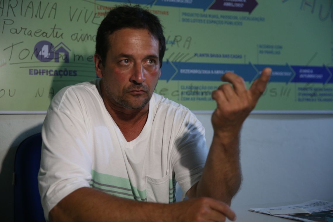 José Cruz/Agência Brasil Mariana (MG) - Marino D'ângelo Júnior, de 47 anos, morador de Paracatu de Cima e membro da Comissão de Atingidos, durante reunião dois anos após a tragédia do rompimento da Barragem de Fundão (José Cruz/Agência Brasil)