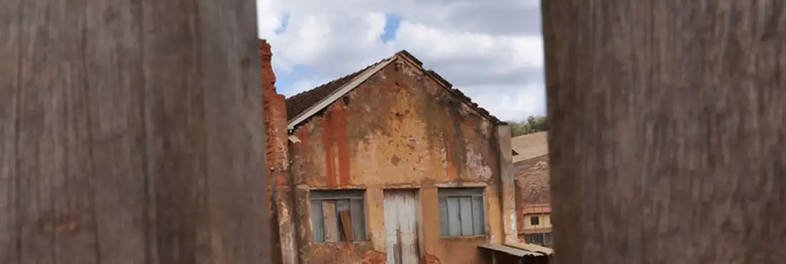 Casa trancada com corrente Casa trancada com corrente