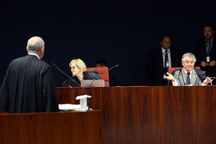 Brasília - Os ministro do STF, Rosa Weber e Marco Aurélio Mello durante reunião para julgar o inquérito  em que o senador Aécio Neves é acusado de corrupção passiva e obstrução de Justiça