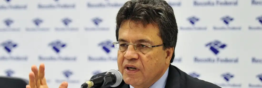 Secretário da Receita Federal, Carlos Alberto Barreto Brasília - O secretário da Receita Federal, Carlos Alberto Barreto, anuncia o resultado da arrecadação de tributos federais e contribuições previdenciárias em março