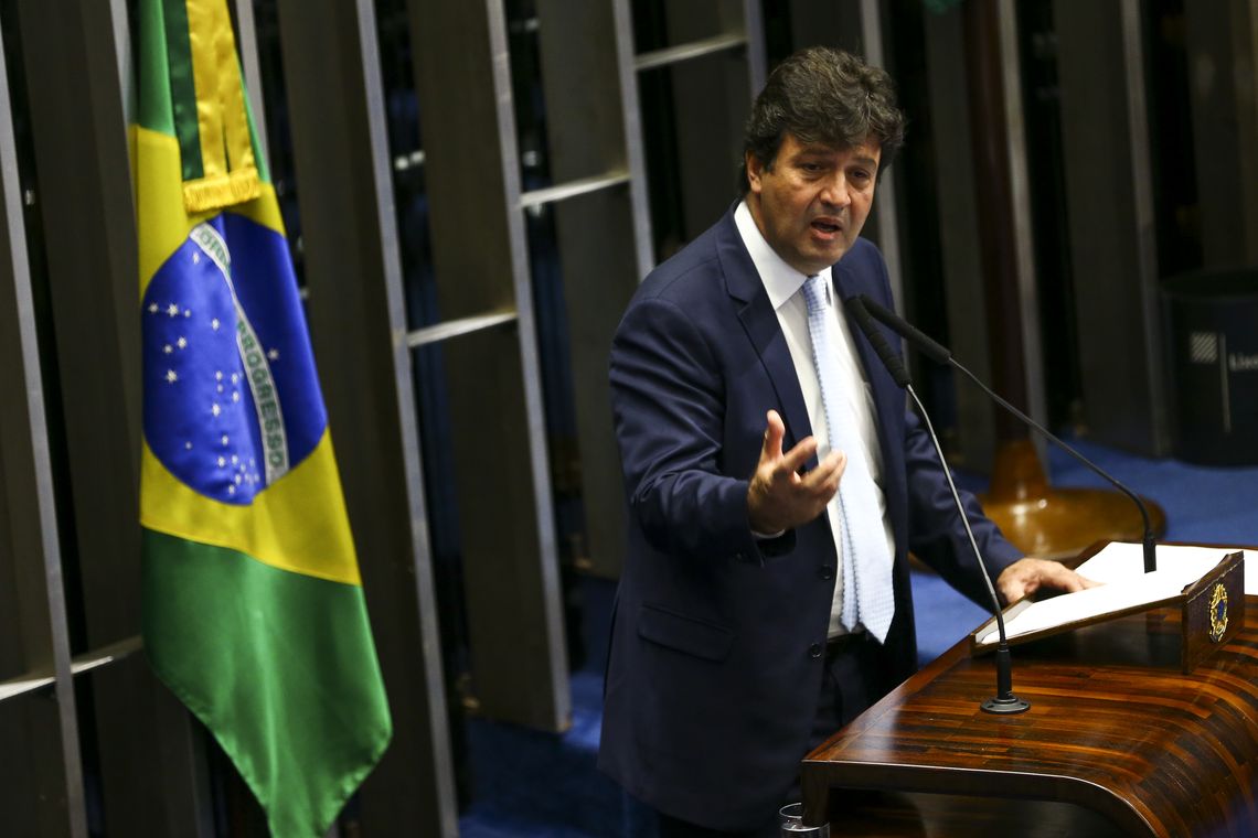 Marcelo Camargo/Agência Brasil O ministro da Saúde, Luiz Henrique Mandetta, durante assinatura da portaria de incorporação do medicamento Nusinersena (Spinraza) na Relação Nacional de Medicamentos Essenciais (Rename) para pessoas com Atrofia Muscular Espinhal (AME).