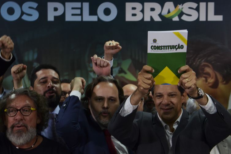 Rovena Rosa/Agência Brasil/Agência Brasil São Paulo - O candidato a presidência da República, Fernando Haddad, participa de encontro com juristas pela democracia, no hotel Matsubara.