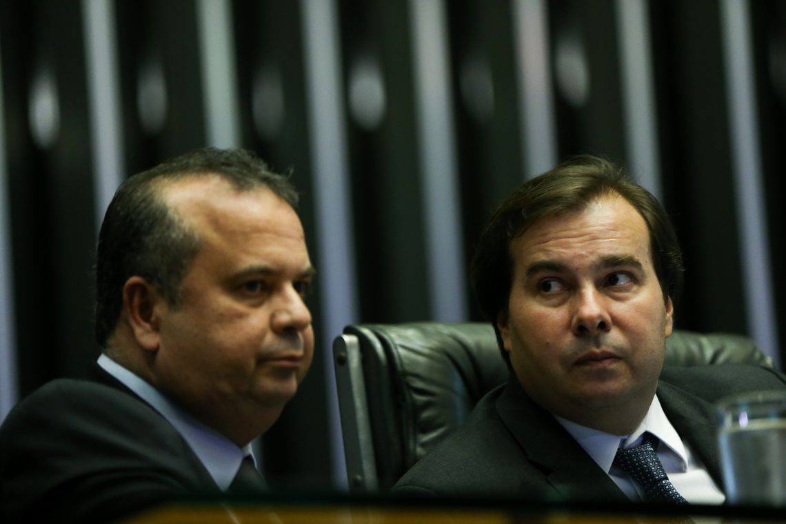Marcelo Camargo/Agência Brasil Brasília - O relator da reforma trabalhista, Rogério Marinho, e o presidente da Câmara dos Deputados, Rodrigo Maia, durante sessão para votação da reforma (Marcelo Camargo/Agência Brasil)