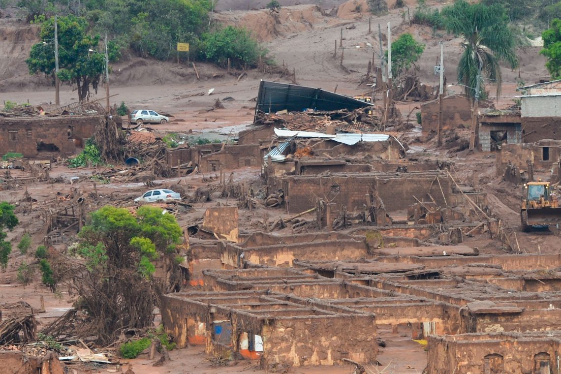 07 13:19:32 Mariana (MG) - Área afetada pelo rompimento de barragem no distrito de Bento Rodrigues, zona rural de Mariana, em Minas Gerais (Antonio Cruz/Agência Brasil)
