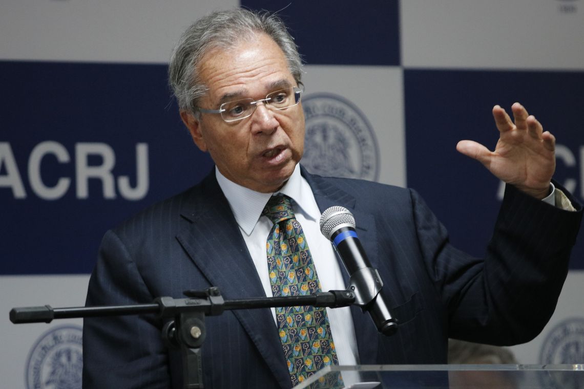 Tânia Rêgo/Agência Brasil O ministro da Economia, Paulos Guedes, faz palestra durante encontro com empresários na Associação Comercial do Rio de Janeiro.
