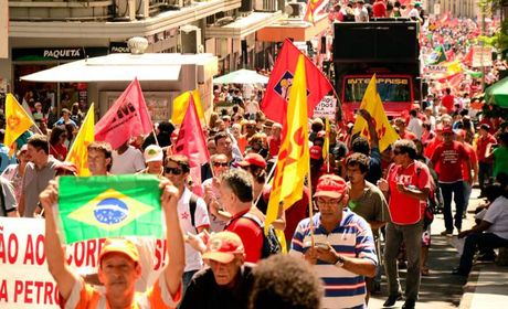 Ato em defesa da Petrobrás em Porto Alegre