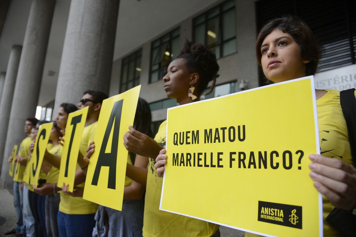 Tânia Rêgo/Agência Brasil Anistia Internacional faz ato em frente ao Ministério Público Estadual pressionando pela resolução do assassinato da vereadora Marielle Franco e de seu motorista, Anderson Gomes. A morte da vereadora completa três meses amanhã (14).