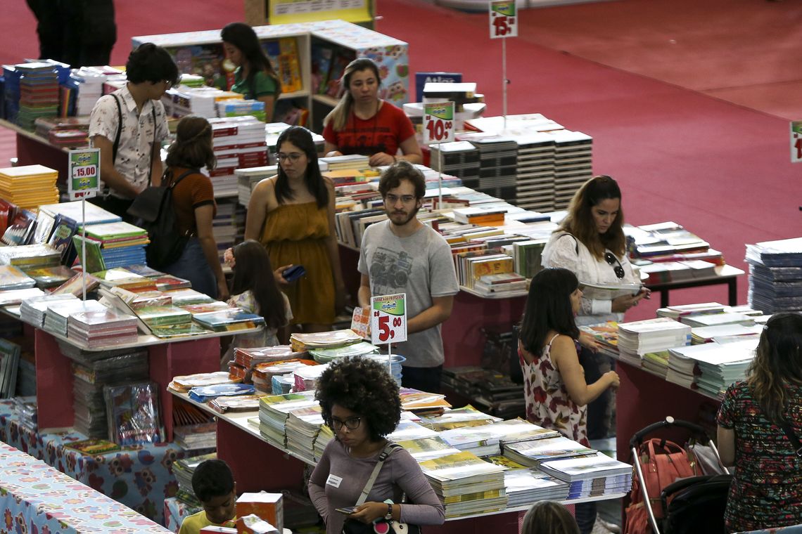Marcelo Camargo/Agência Brasil A 4ª Bienal Brasil do Livro e da Leitura começa neste sábado (18) e vai até 26 de agosto, no Centro de Convenções Ulysses Guimarães, em Brasília.
