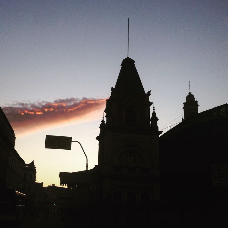 Exposição Labirinto em Mim reúne fotografias de cenas da região da Luz, no centro de São Paulo.