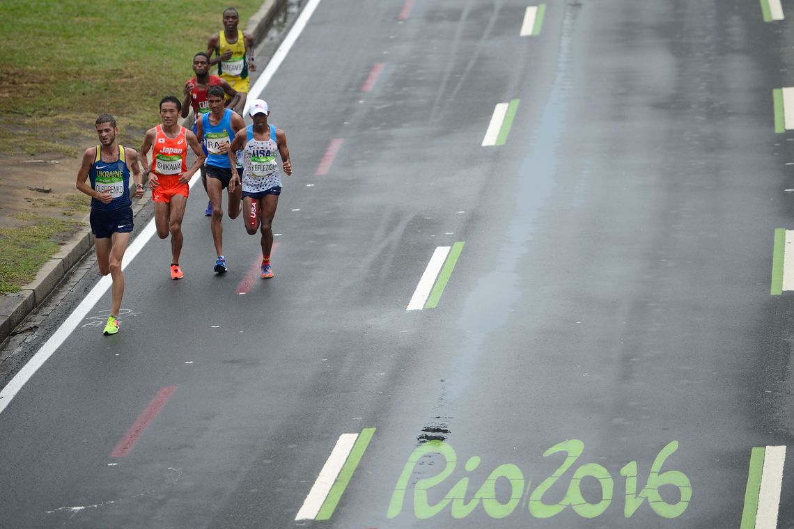 Tânia Rêgo/Agência Brasil Rio de Janeiro - Sob chuva forte atletas da maratona masculina passam pelo aterro do Flamengo (Tânia Rêgo/Agência Brasil)