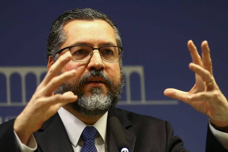 O ministro das Relações Exteriores, Ernesto Araújo, durante entrevista coletiva para apresentar detalhes do acordo Mercosul-União Europeia. 