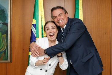 Regina Duarte durante encontro com presidente Jair Bolsonaro 
