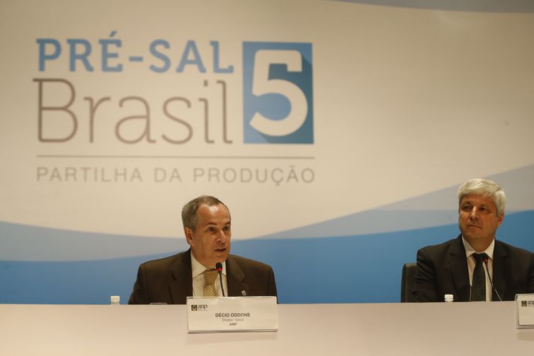 O diretor-geral da ANP, Décio Oddone e o secretário executivo do Ministério de Minas e Energia, Marcio Felix, durante entrevista coletiva sobre a 5ª Rodada de Licitações de Partilha da Produção de petróleo em áreas do pré-sal
