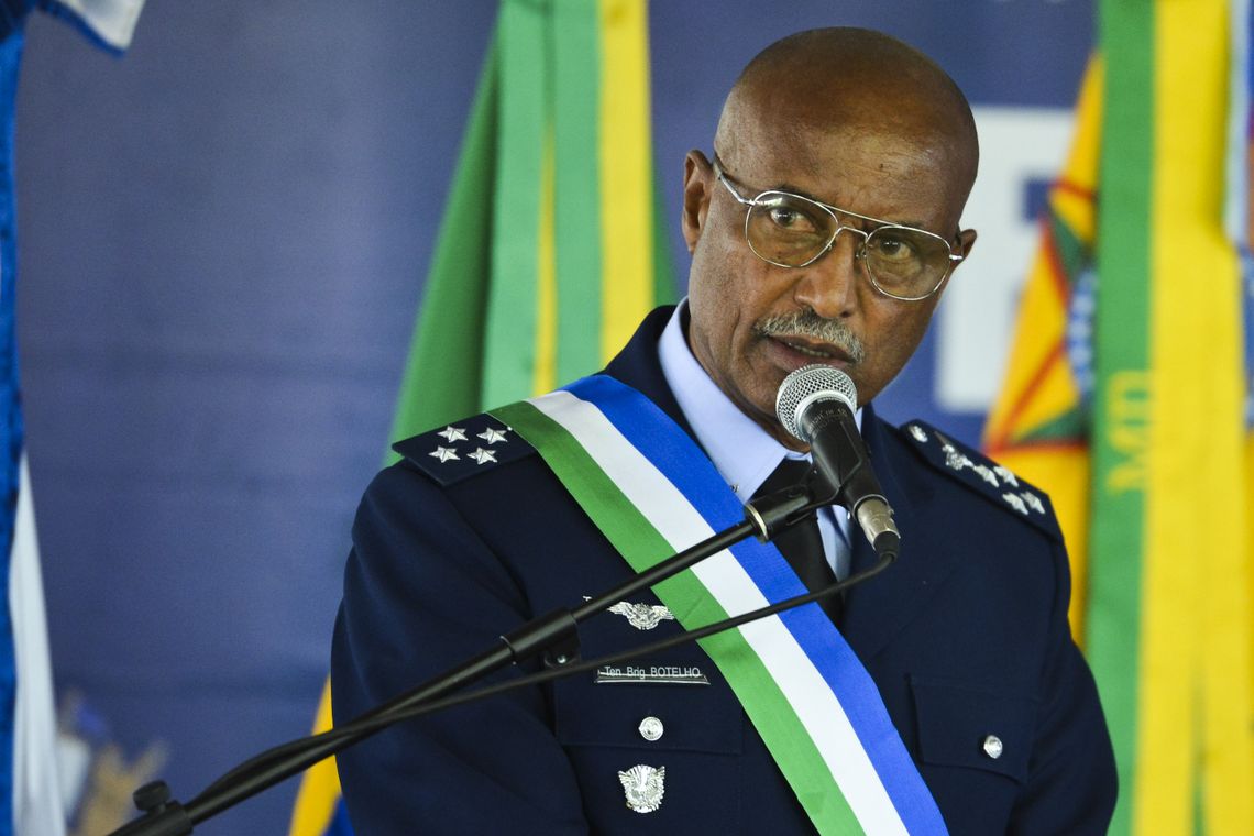 Valter Campanato/Agência Brasil O tenente-brigadeiro do Ar Raul Botelho, assume a chefia do Estado Maior Conjunto das Forças Armadas, durante cerimônia de transmissão no clube da Aeronáutica em Brasília