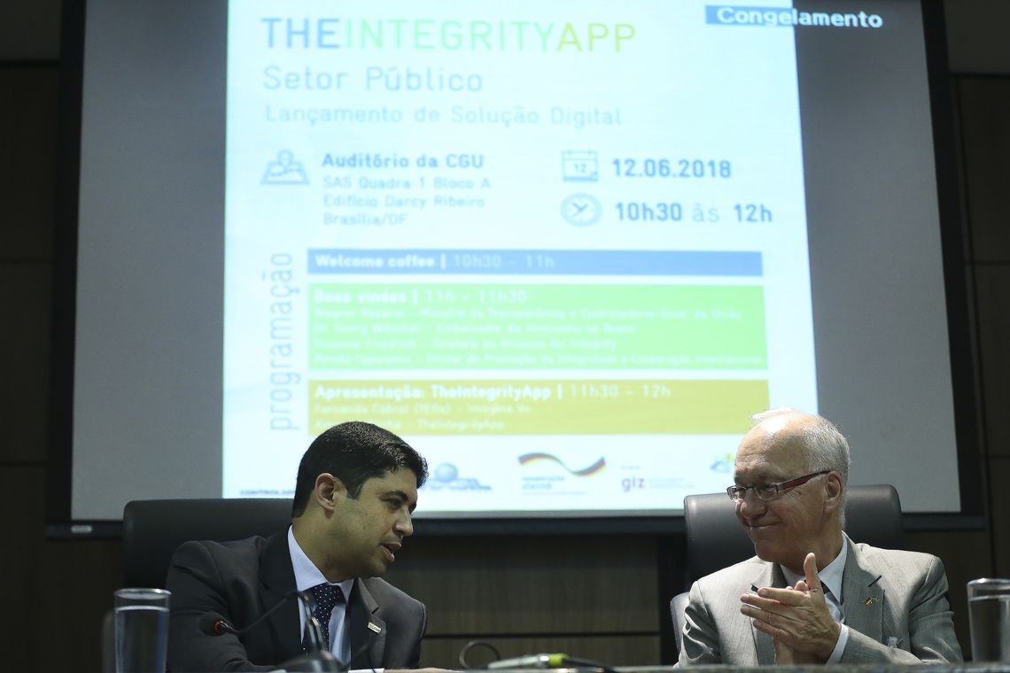 José Cruz/Agência Brasil O ministro da Transparência e Controladoria Geral da União, Wagner Rosário, o embaixador da Alemanha no Brasil, Georg Witschel e a Alliance for Integrity lançam a versão para o setor público da ferramenta digital TheIntegrityApp.