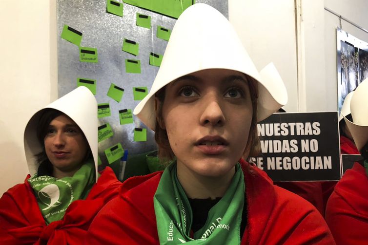 Às vésperas de votação no Senado, Argentina se divide em relação a aborto. 