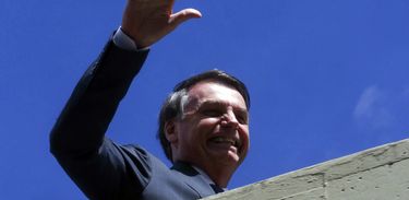 O presidente Jair Bolsonaro, participa da solenidade de promoção de oficiais-generais, no Clube do Exército
