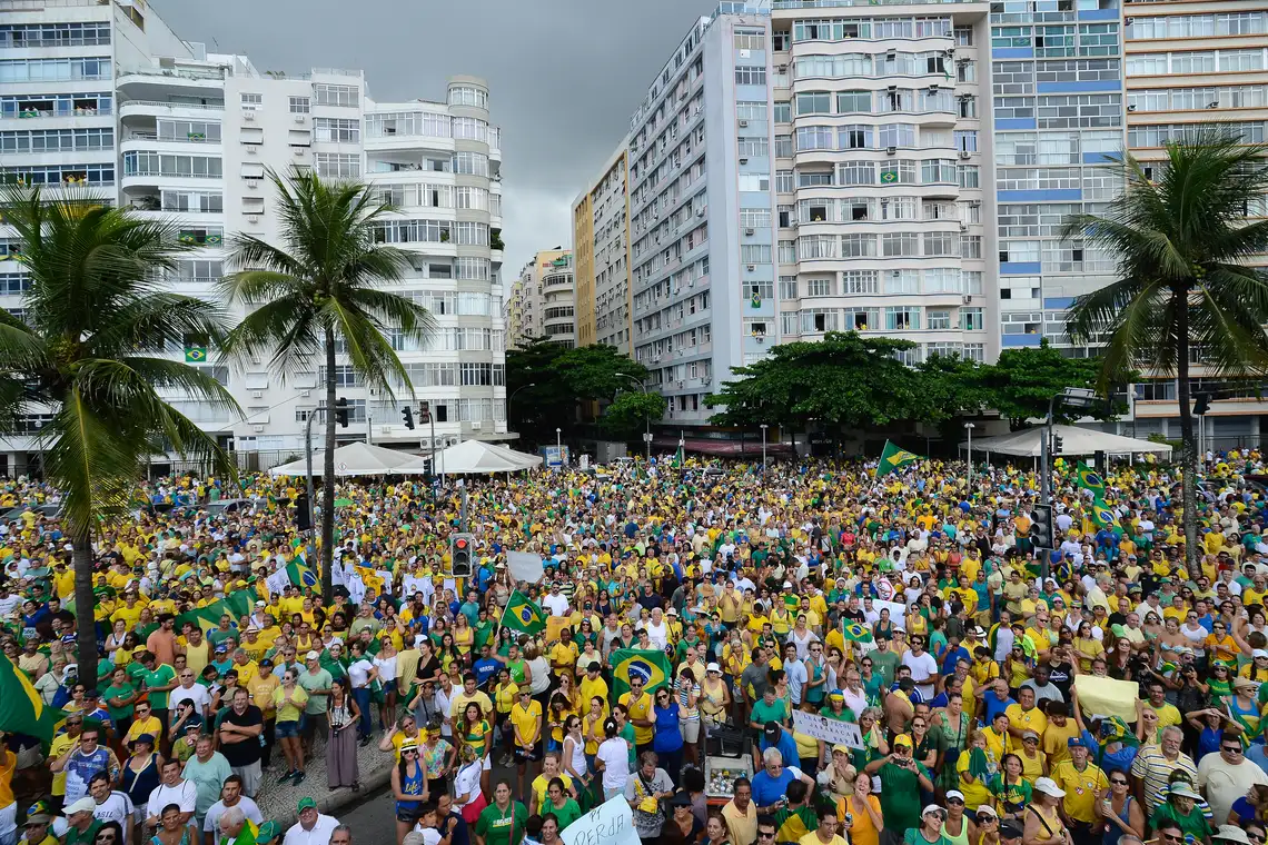 Tânia Rêgo/Agência Brasil Rio de Janeiro - Manifestação em Copacabana contra a corrupção e pela saída da presidenta Dilma Rousseff (Tânia Rêgo/Agência Brasil)