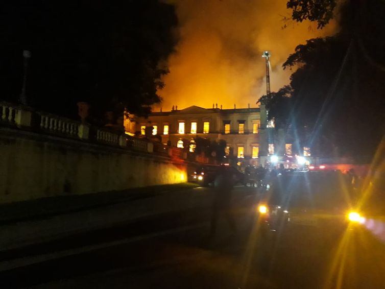 Incêndio atinge Museu Nacional do Rio de Janeiro, na Quinta da Boa Vista, na zona norte do Rio de Janeiro