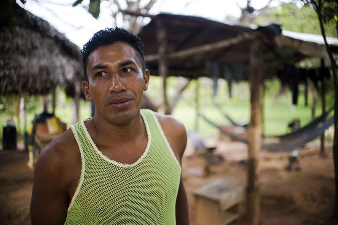 Marcelo Camargo/Agência Brasil José Anastácio Tãmuxi, morador de aldeia na Terra Indígena Manoki, fala sobre a ação de grileiros e madeireiros na reserva protegida. (Marcelo Camargo/Agência Brasil)