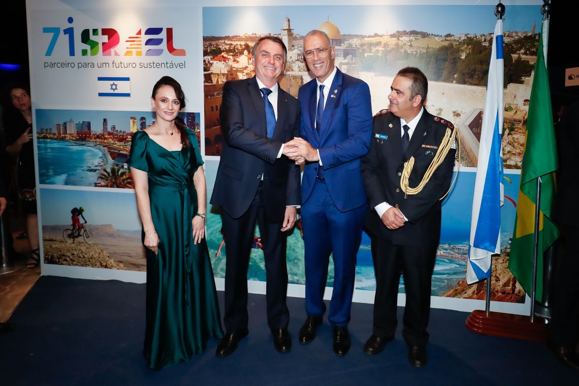 O presidente Jair Bolsonaro e o embaixador de Israel no Brasil, Yossi Shelley, participam da cerimônia comemorativa dos 71 anos do Estado de Israel, em BrasÃlia.