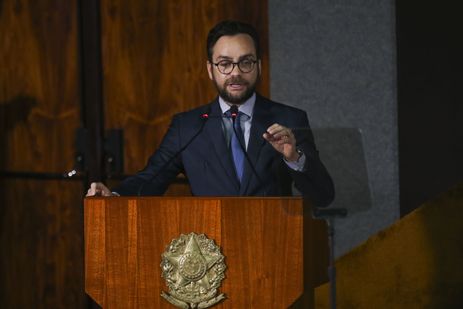 O ministro dos Direitos Humanos, Gustavo do Vale Rocha, participa da cerimônia de assinatura de atos de consolidação dos decretos normativos do governo federal e do lançamento do aplicativo Planalto Legis. 