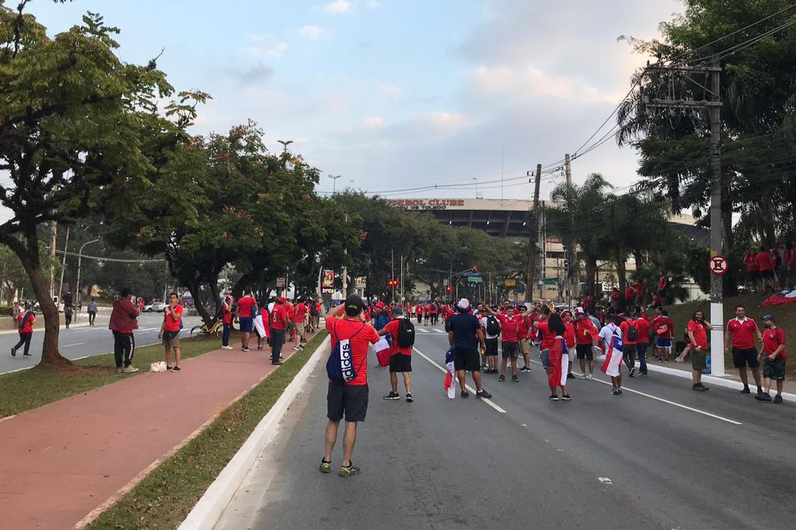 Elaine Cruz/Agência Brasil Torcedores chegam para o jogo da Copa América do Japão contra o Chile, no Estádio do Morumbi, em São Paulo.