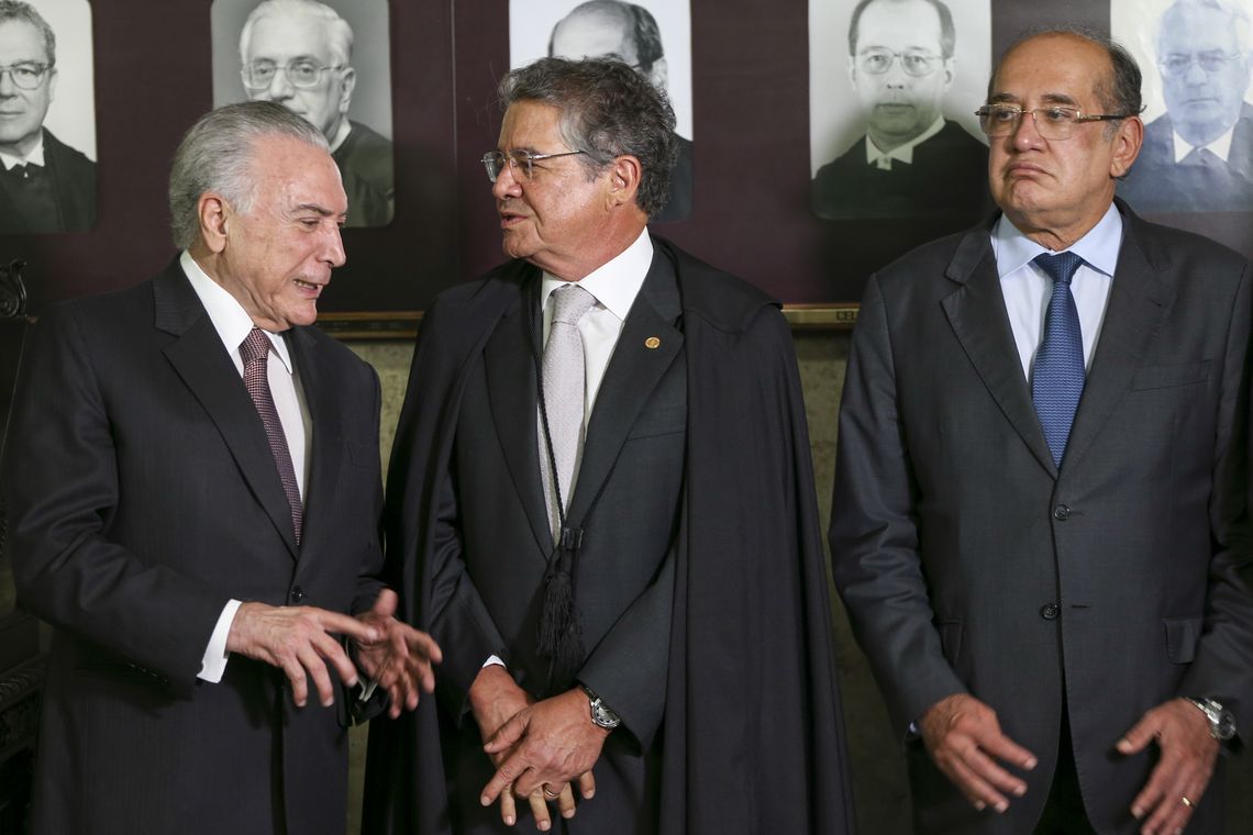Fabio Rodrigues Pozzebom/Agência Brasil O presidente Michel Temer e os ministros do STF Marco Aurélio e Gilmar Mendes participam de sessão solene no Supremo Tribunal Federal (STF) em comemoração aos 30 anos da Constituição brasileira.