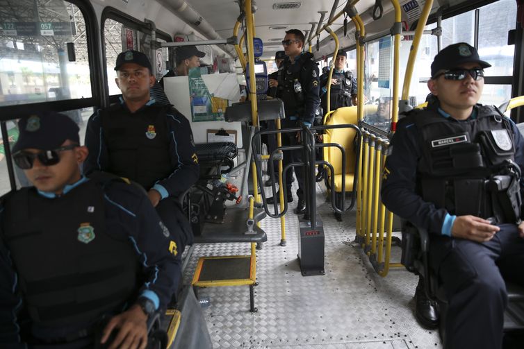 José Cruz/Agência Brasil Após a série de ataques no Ceará, a Força Nacional de Segurança Pública está fazendo o policiamento ostensivo nas ruas de Fortaleza, em apoio aos agentes de segurança do estado.