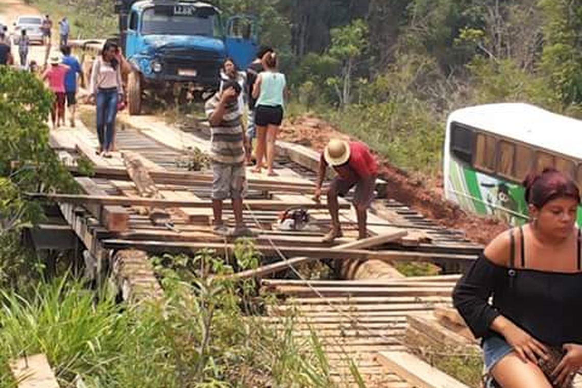 Divulgação/Movimento BR-319 Moradores recuperam ponte na BR-319 no Amazonas