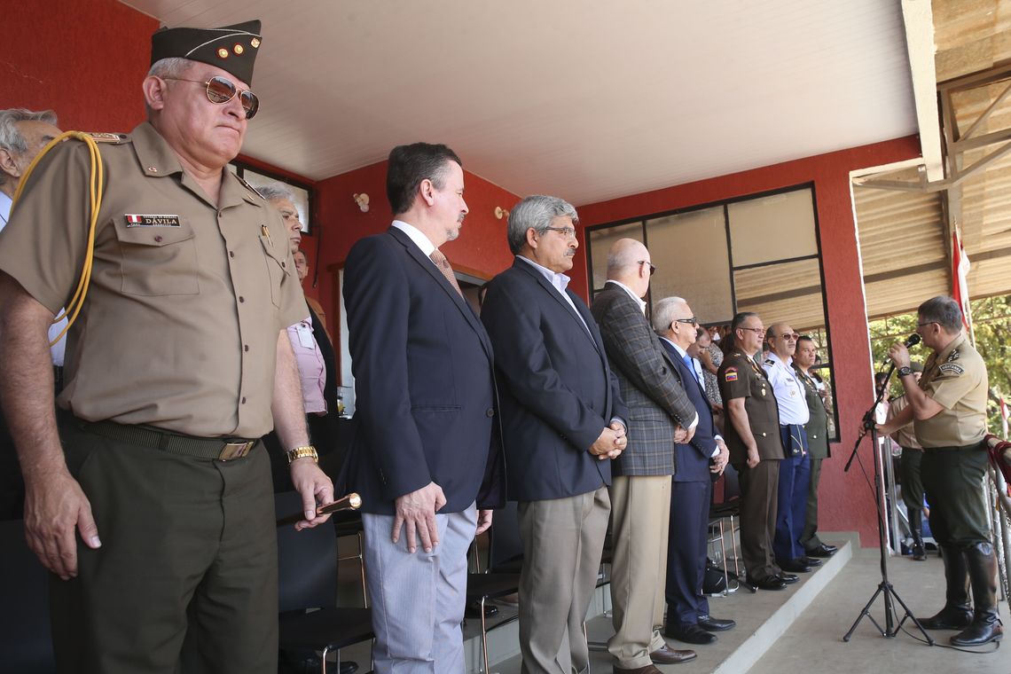 Antonio Cruz/Agência Brasil O embaixador do Peru no Brasil, Vicente Rojas Escalante, assiste competição equestre no 1º Regimento de Cavalaria de Guardas, em Brasília.