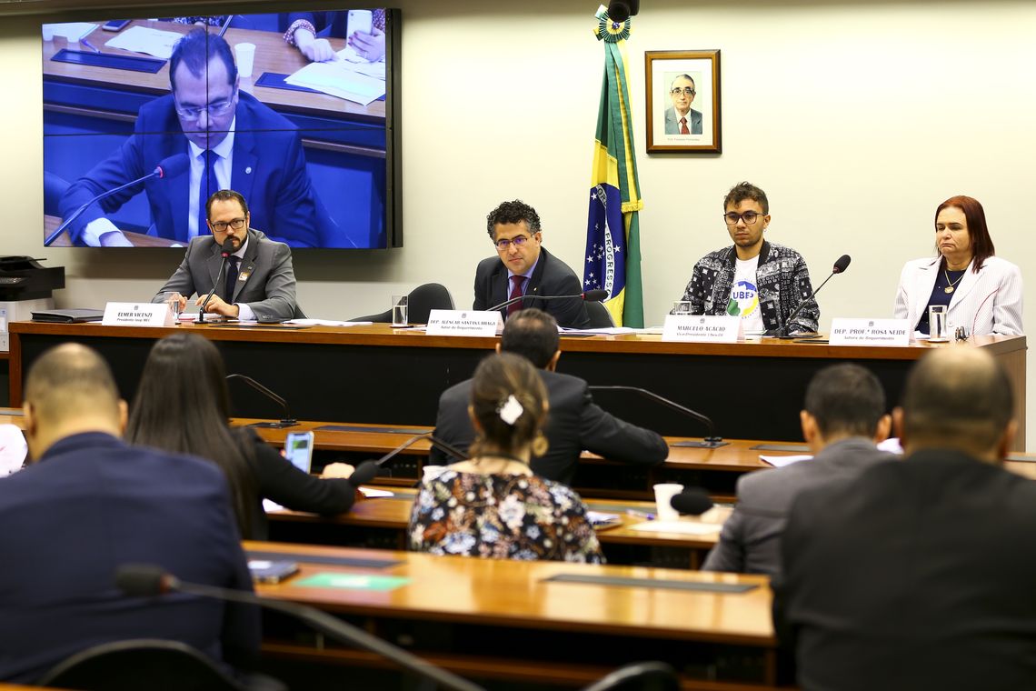Marcelo Camargo/Agência Brasil O presidente do Instituto Nacional de Estudos e Pesquisas Educacionais Anísio Teixeira (Inep), Elmer Coelho Vicenzi, participa de audiência pública na Comissão de Educação da Câmara para debater as condições para realizar o Enem 2019.