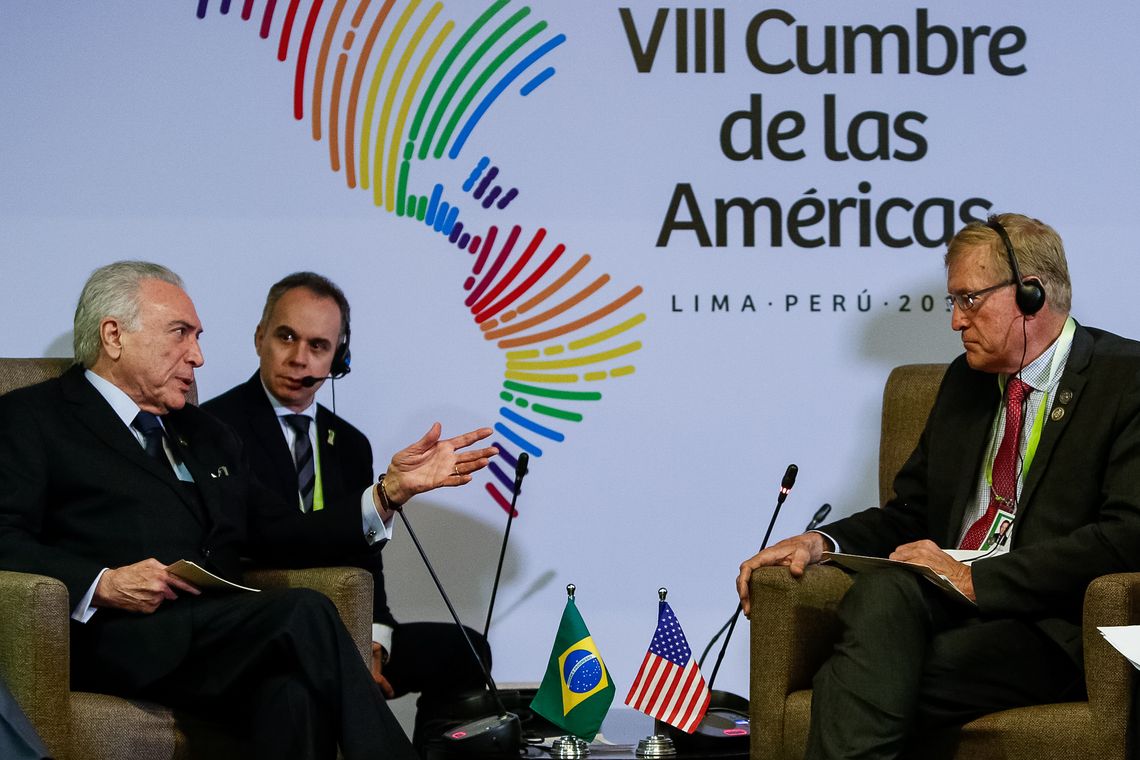Alan Santos/PR Lima - Presidente Michel Temer durante encontro com o congressista norte-americano, Paul Cook, na 8ª Cúpula das Américas, no Peru (Alan Santos/PR)