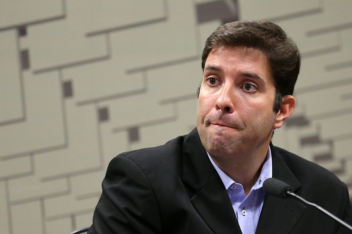 Fabio Rodrigues Pozzebom/Agência Brasil O ex-técnico da seleção brasileira de ginástica olímpica Fernando de Carvalho Lopes depõe na CPI do Senado que investiga maus-tratos em crianças e adolescentes. Ele é acusado de abuso sexual por cerca 40 atletas e ex-atletas.
