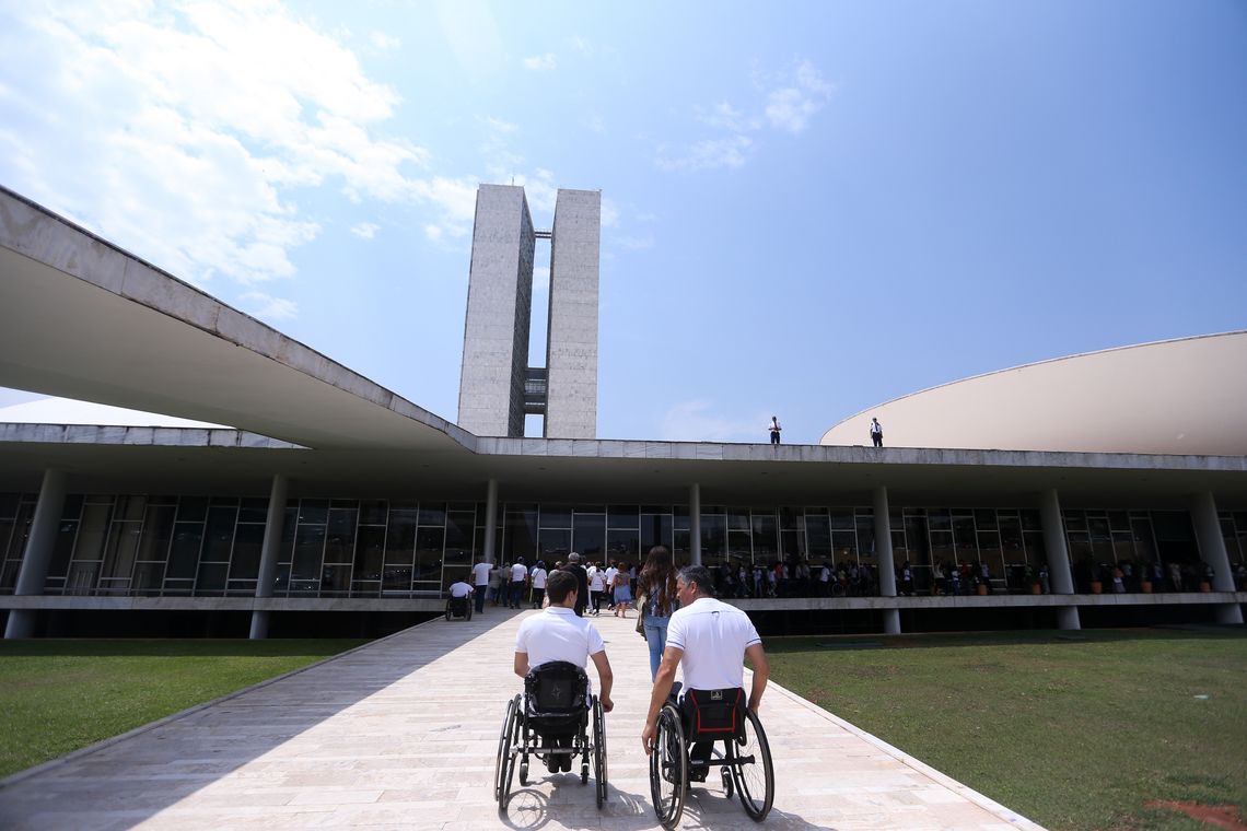 BrasÃlia - O Dia Nacional de Luta das Pessoas Deficientes é comemorado na Câmara dos Deputados com desfile de modelos com deficiência. (Marcelo Camargo/Agência Brasil)