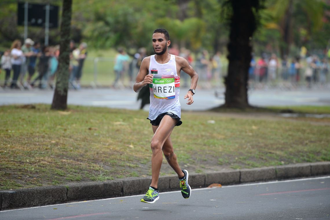 Tânia Rêgo/Agência Brasil Rio de Janeiro - Sob chuva forte atletas da maratona masculina passam pelo aterro do Flamengo (Tânia Rêgo/Agência Brasil)