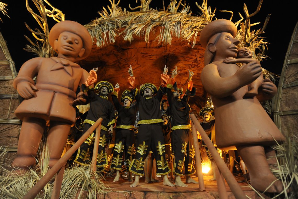 Tania Rego Rio de Janeiro - Escolas de samba do Grupo Especial se apresentam no Sambódromo da Marquês de Sapucaí, no segundo dia de desfiles (Fernando Frazão/Agência Brasil)