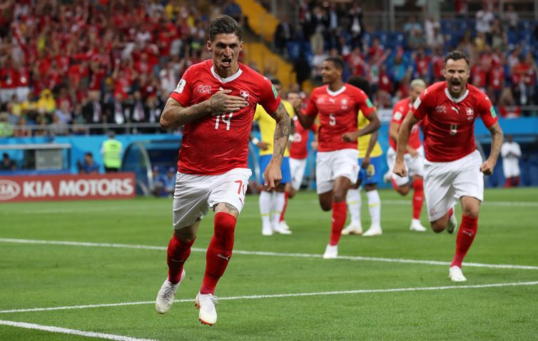 Steven Zuber celebra gol de empate em partida contra o Brasil   REUTERS/Marko Djurica